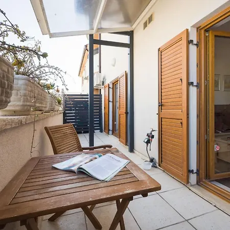 Tania 아파트 풀라